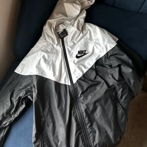 Nike windbreaker jacket size medium